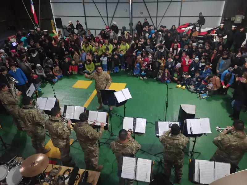 Alumnos del Colegio Nueva Braunau conocieron tareas de la Armada