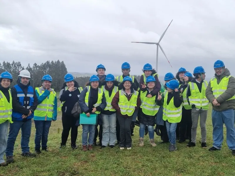Estudiantes de Frutillar conocen de cerca la energía eólica