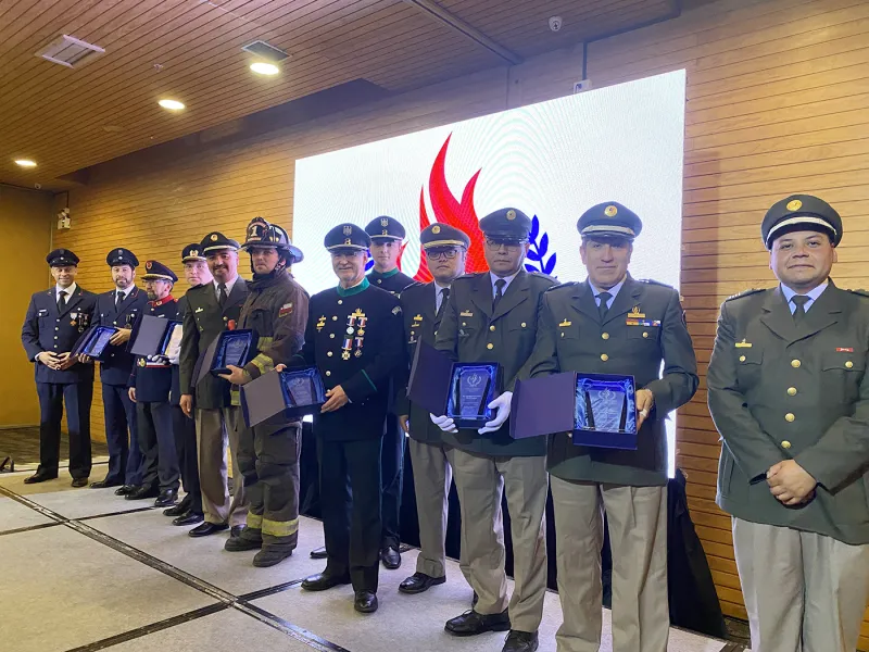 Con reconocimientos a la Profesionalización de Voluntarios Locales se celebró el Día del Bombero en Puerto Varas