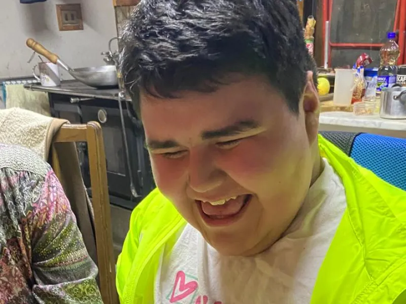 “El Estado nos abandonó”: madre de Julián acusa desamparo por parte del gobierno y sostiene que la situación del joven es crítica