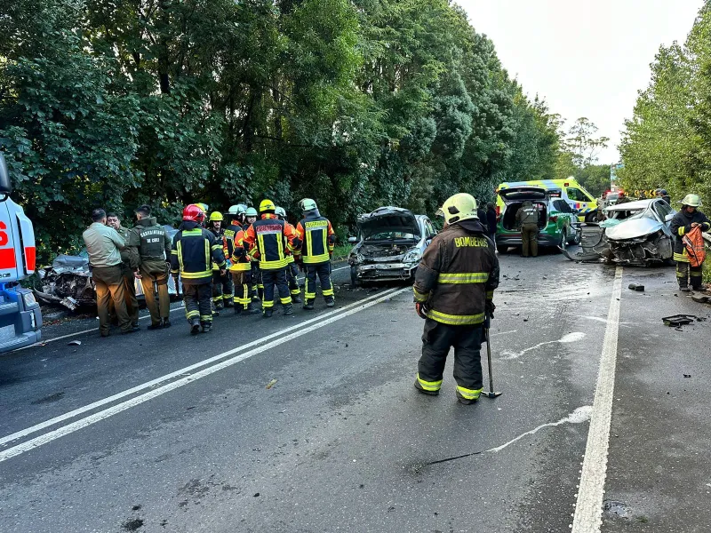 Escapando de Carabineros conductor provocó choque múltiple resultando una persona fallecida