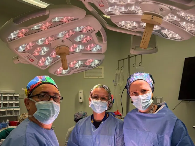Hospital Puerto Montt y Corporación Mater logran hito quirúrgico al resolver compleja patología urológica pediátrica en la Región de Los Lagos