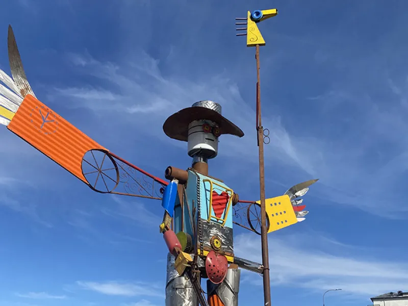 Hoy finaliza Exposición del artista local Ozkar Longkotoro en Anfiteatro Puertovarino