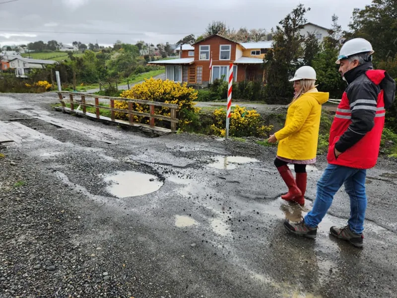 Hualaihué: alcaldesa Cristina Espinoza solicitó a Vialidad retomar asfaltado de ruta costera W-609