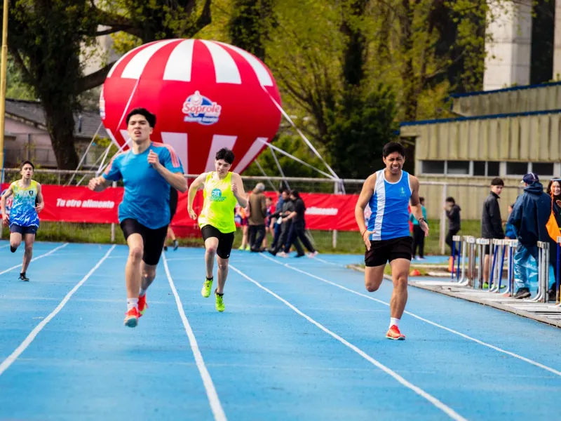 Jóvenes atletas se lucen en Interescolar de Atletismo Soprole en Puerto Montt