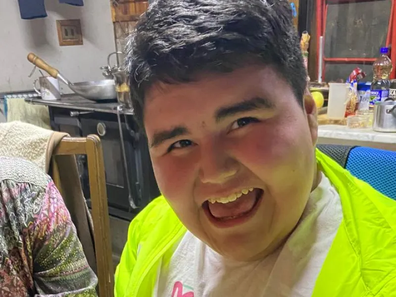 Julián Carvajal, joven puertovarino que necesita medicamento más caro del mundo, sigue con su campaña vigente más que nunca
