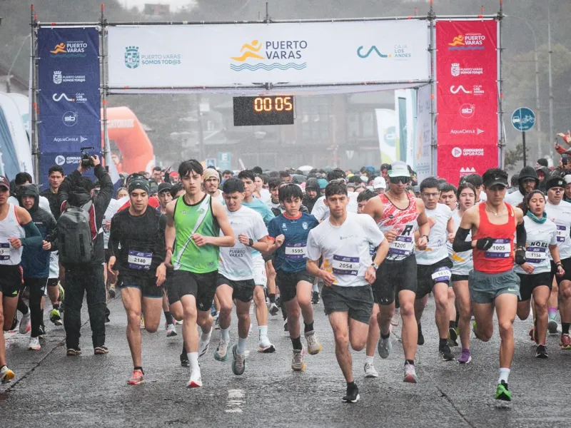 La lluvia no fue impedimento para los entusiastas corredores de la Media Maratón de Puerto Varas