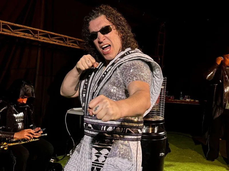 Leo Rey enciende la noche con “Sigue La Cumbia” en Dreams Puerto Varas