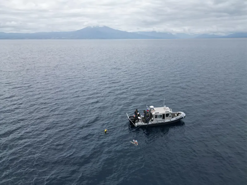 ¡Lo lograron!  Jóvenes Nadadores completaron hazaña de ultra nado y cruzaron el Lago Llanquihue en 13 horas