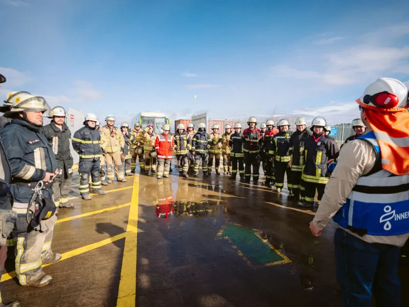 Más de un centenar de bomberos visitó parque eólico en Llanquihue en jornada preventiva de seguridad eléctrica