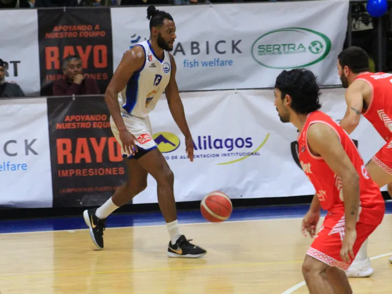 Puerto Varas Basket venció en casa a CD Valdivia
