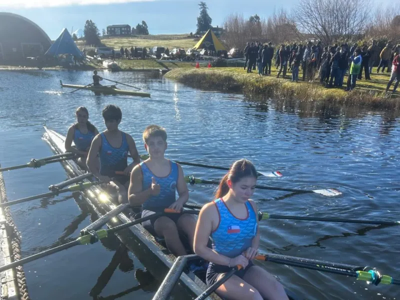 Remeros puertovarinos destacan en primera fecha del Campeonato Regional de Remo Tradicional