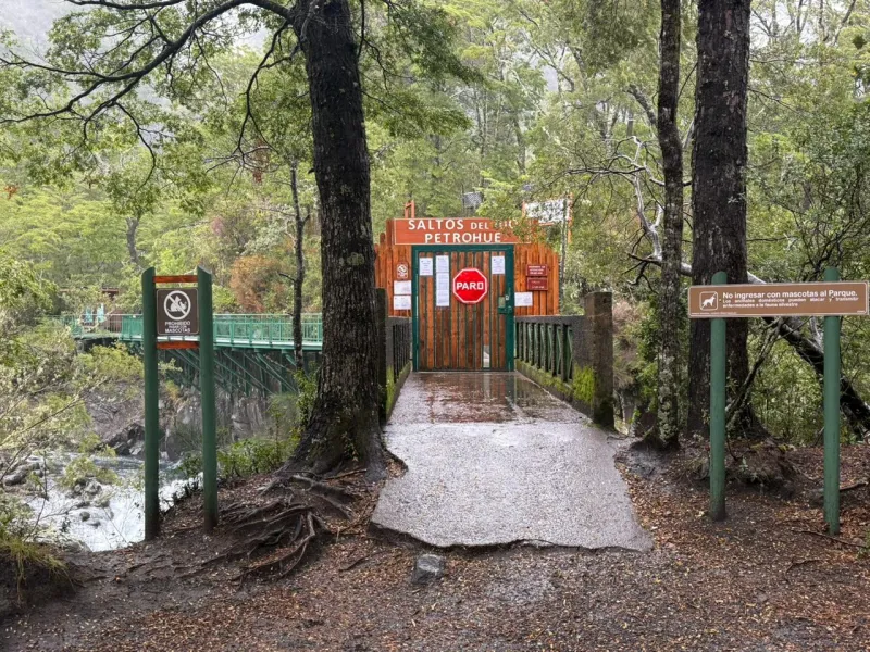 Saltos del Petrohué cerrados por paro de Conaf y Fedetur rechaza utilización de áreas protegidas para presionar a la autoridad