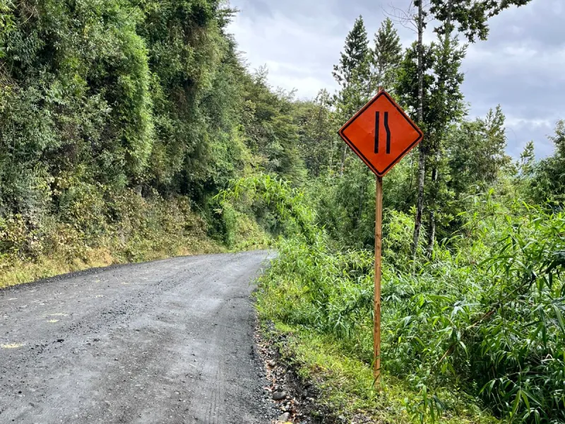 Se agilizan trabajos de mejora y seguridad en la ruta Cochamó - Río Puelo