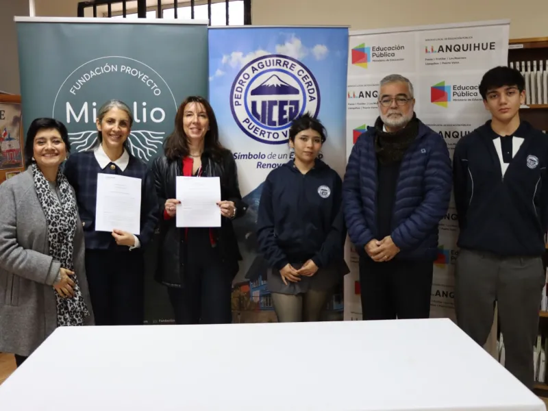 SLEP Llanquihue renueva alianza que vincula a estudiantes con el sector acuícola y científico