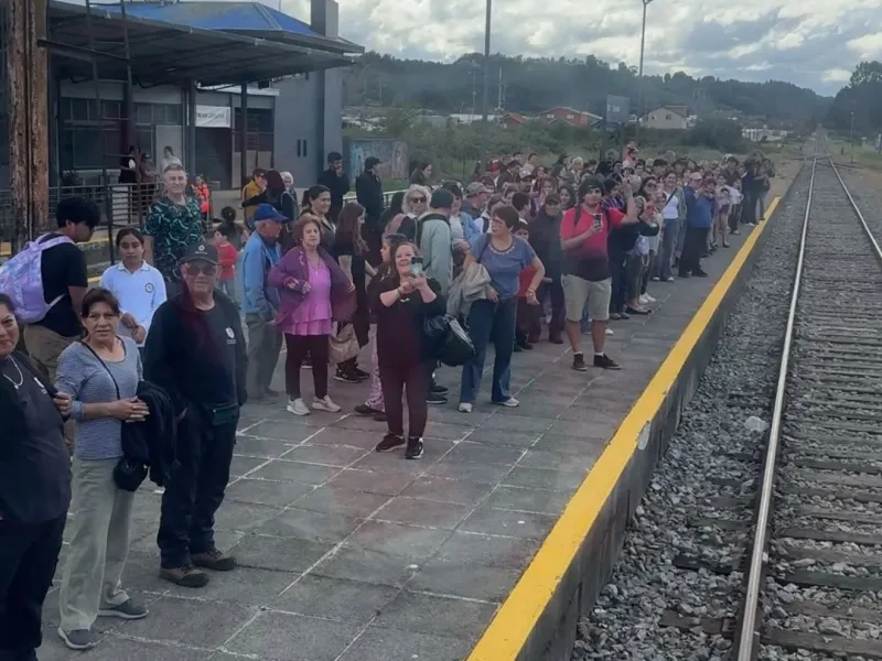 Vecinos de Llanquihue vivieron la experiencia del tren y conocieron cómo funcionará la intermodalidad con buses