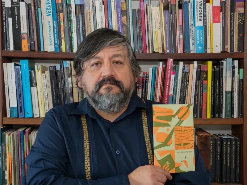 Yuri Soria-Galvarro publica Bahía Tenóforo, su primer libro de poesía