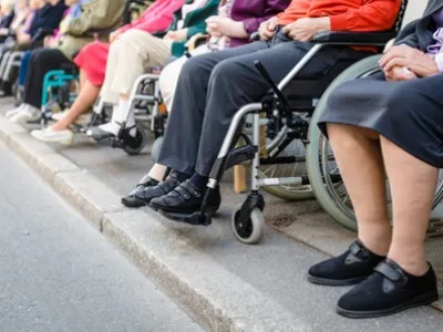 Aprueban la compra de 50 sillas de ruedas eléctricas para personas con movilidad reducida en la región