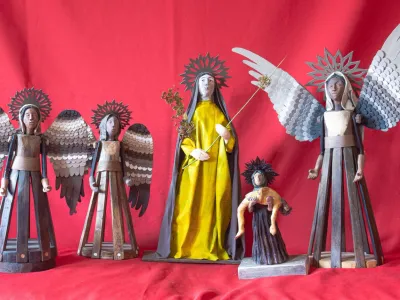 CAMM inaugura VIII muestra patrimonial: “Ritos, imaginería y devoción” reúne obras de Mariana Matthews y Clara Yáñez en torno a la santería chilota