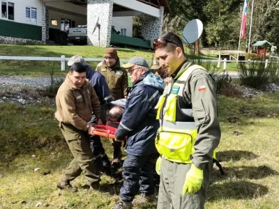 Carabineros Evacúa a Turistas Heridos desde Peulla