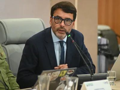 Consejero Luis Becerra exige respuestas sobre proyectos pendientes en el sector de Ralún