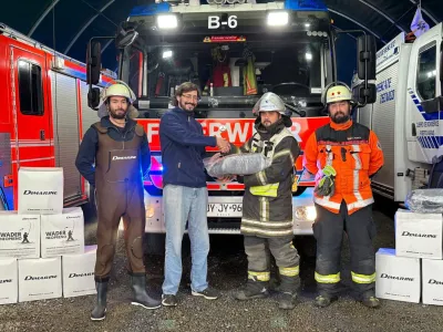 Dimarine donó 18 waders al Cuerpo de Bomberos de Puerto Varas