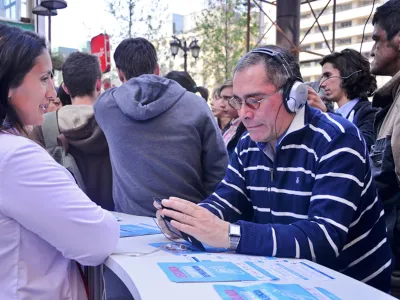 El daño auditivo por uso  inadecuado de reproductores de música se produce en  forma gradual