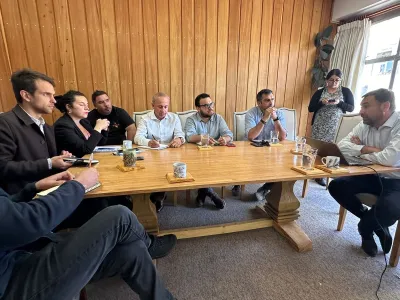 En Puerto Varas se reunieron autoridades para revisar detalles finales de seguridad vial respecto del pronto inicio del recorrido del Tren entre Llanquihue y Puerto Montt