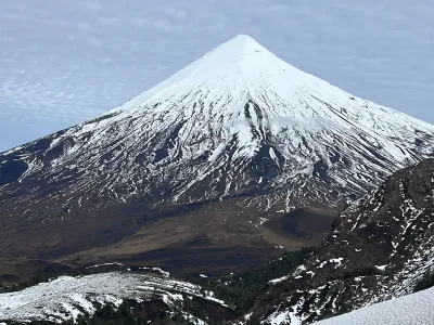 Tercera víctima por accidente de montaña en la región este año: guía turístico fallece en el sector La Picada del Volcán Osorno
