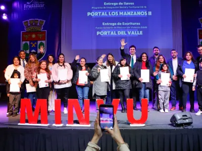 Familias de Frutillar recibieron llaves y escrituras de viviendas sociales