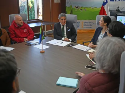 Gobernador Alejandro Santana recibe a expertos de la UNESCO para dar inicio a visita a Iglesias Patrimoniales de Chiloé