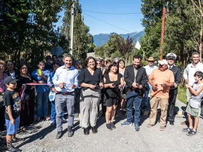 Inauguran mejoramiento del camino ribereño sur de Lago Chapo