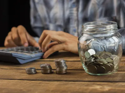 Inflación para adultos mayores descendió en marzo, pero continúa por sobre el IPC