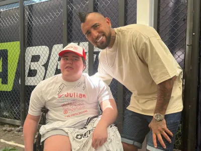 Julián vivió el mejor Día de su Vida: visitó Colo Colo y conoció a su ídolo Arturo Vidal