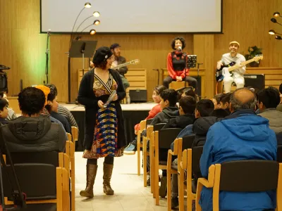 Julio termina con música: Daniela Conejero Trío se presenta en concierto abierto en la Biblioteca de Frutillar
