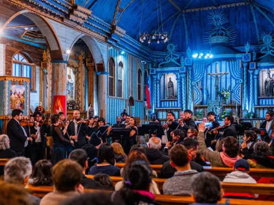 La OCPM llenó de música las iglesias patrimoniales de Castro y Achao