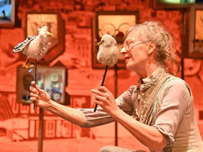 María Izquierdo y Elvira López llegan a Puerto Montt con el clásico Historia de una gaviota y el gato que le enseñó a volar