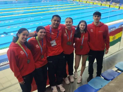 Nadadores del Club Polaris obtuvieron 15 medallas y dos récords nacionales en torneo sudamericano