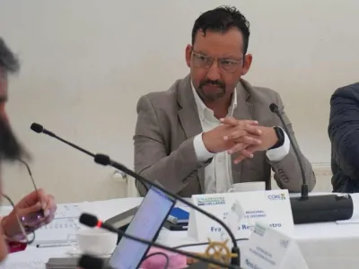Pisando Huevos: “Gobernar no es dar examen de santidad digital; es gestionar la realidad”