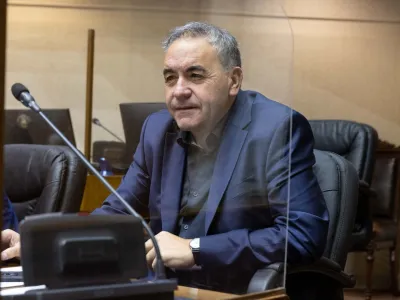 Senador Fidel Espinoza se reunirá con ministro de hacienda por proyectos para Castro y Puerto Varas