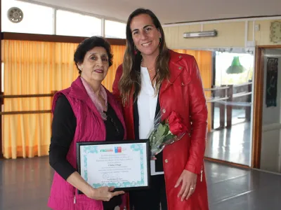 Seremi de las Culturas entrega el reconocimiento Mujer Creadora a Cristina Ortega en el Día de la Danza