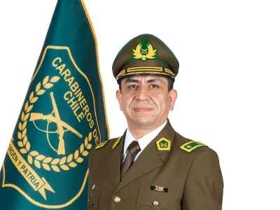 “Somos Carabineros de Chile, los Carabineros del Centenario“
