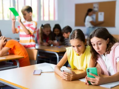 Uso de Dispositivos Móviles en Instituciones Educativas: Perspectiva Crítica y Reflexiva
