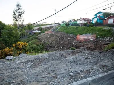 Vecinos de Villa Los Presidentes se encuentran molestos por atraso de los arreglos en calle Blanco Encalada con Decher