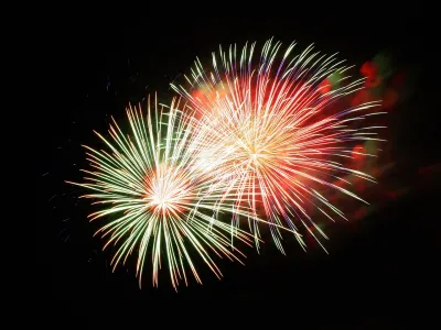 Vísperas de Año Nuevo: especialistas reiteran llamado a no beber si conduce y mantenerse alejados de fuegos artificiales